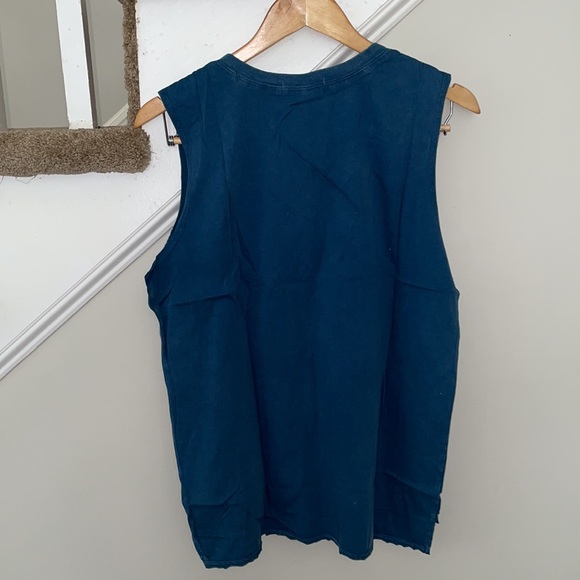 🆕 MODODOC • V-Neck Tank - Picture 4 of 7